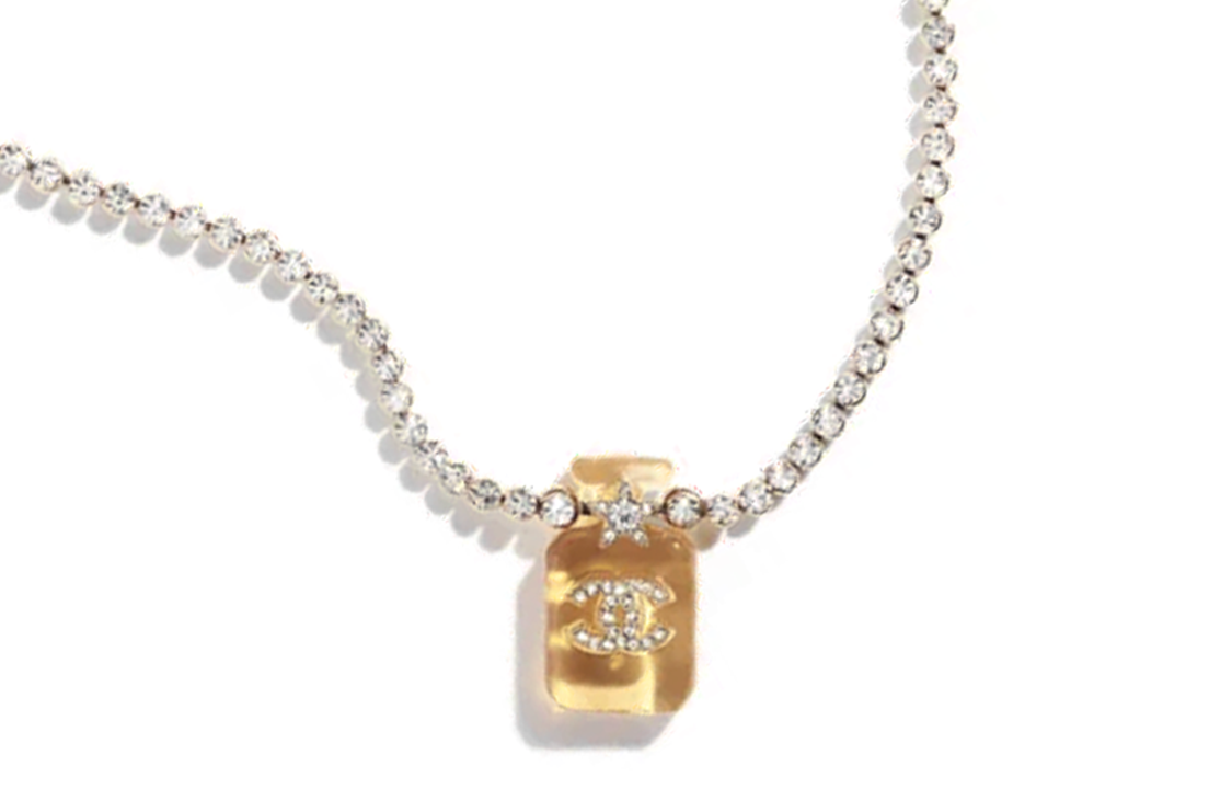 Lookbook (W) 샤넬 23S 오렌지 향수병 더블 C 크리스탈 목걸이. ABA843-B10935-NN980