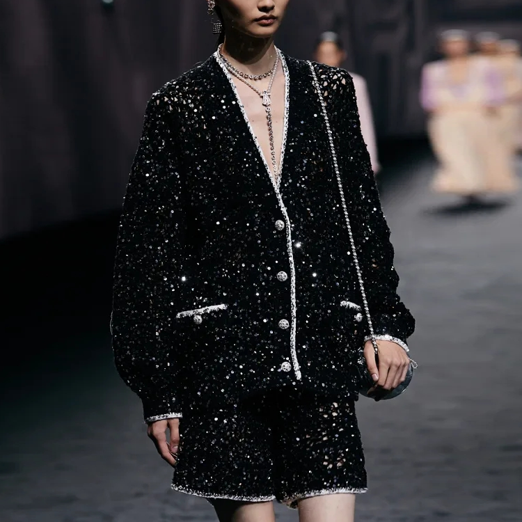 Shop (W) CHANEL 春夏亮片高腰直筒短褲 女款 黑色 P75063-K10768-NN918