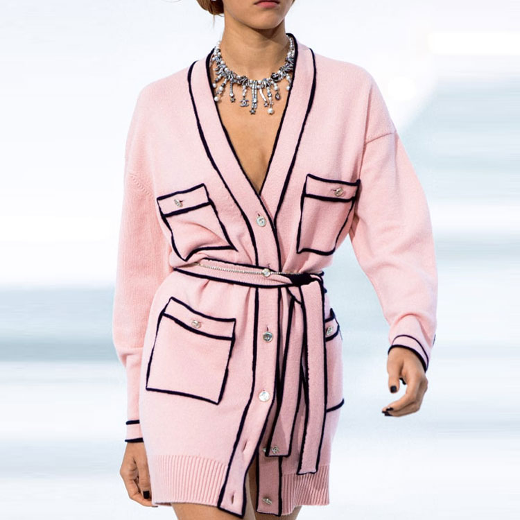 Lookbook (W) Vestido Largo de Tweed Estilo Cachemira Rosa CHANEL SS21 para Mujer. P70795-K10083-NC239