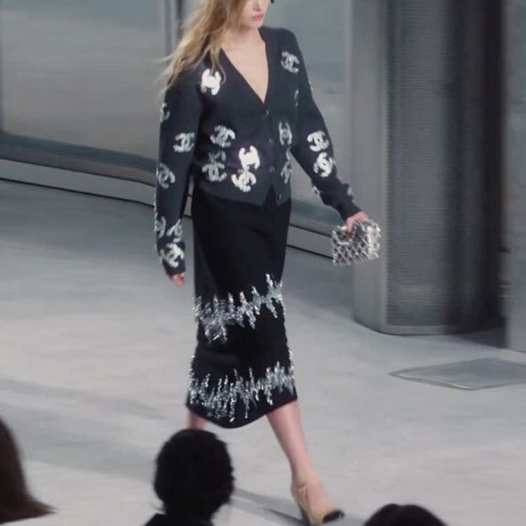 Purchase (W) CHANEL SS22 ブラックニットカーディガン ロゴジャカードデザイン P72997-K10494-NJ055