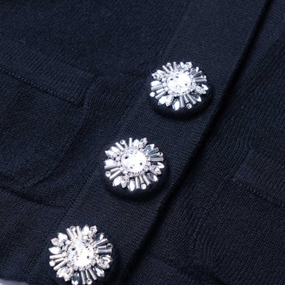 (W) CHANEL 春夏22 黑色純色單扣針織開襟外套 P72975-K10512-94305 Purchase (W) CHANEL 春夏22 黑色純色單扣針織開襟外套 P72975-K10512-94305