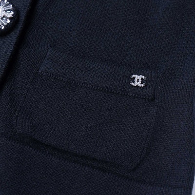 (W) CHANEL 春夏22 黑色純色單扣針織開襟外套 P72975-K10512-94305 Details for (W) CHANEL 春夏22 黑色純色單扣針織開襟外套 P72975-K10512-94305