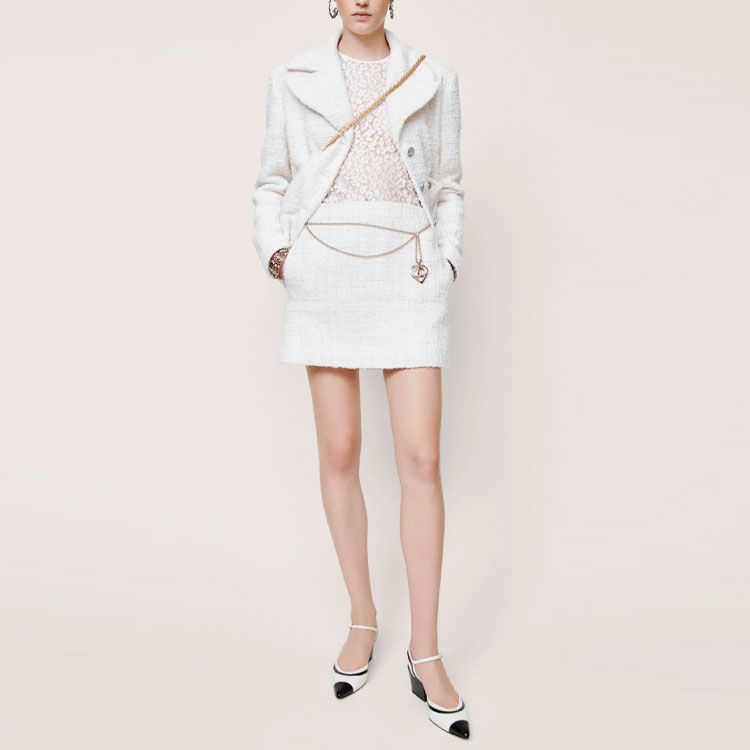 Lookbook (W) 샤넬 SS22 화이트 솔리드 싱글브레스트 긴팔 재킷. P72388-V60560-N7631