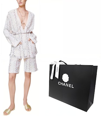 (W) 香奈儿2022春夏系列白色V领长袖针织开衫 P72288-K10385-NH063 Lookbook (W) 香奈儿2022春夏系列白色V领长袖针织开衫 P72288-K10385-NH063