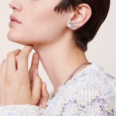 (W) 香奈儿2022春夏系列白色V领长袖针织开衫 P72288-K10385-NH063 Purchase (W) 香奈儿2022春夏系列白色V领长袖针织开衫 P72288-K10385-NH063