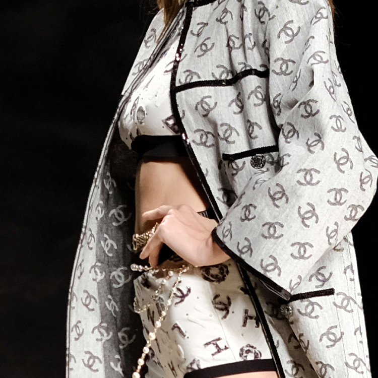 (Women) Chanel SS22 Gray Tweed and Sequin Round Neck Jacket P72591-V64160-MB103 圖 4