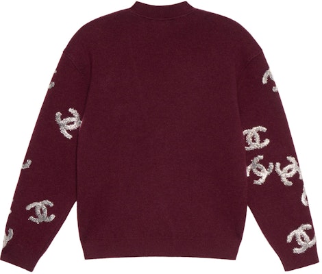 (W) CHANEL SS22 Cárdigan Rojo de Punto con Logo Jacquard y Escote en V. P72997-K10494-NJ056 Lookbook (W) CHANEL SS22 Cárdigan Rojo de Punto con Logo Jacquard y Escote en V. P72997-K10494-NJ056