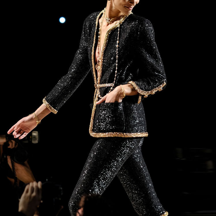 Lookbook (W) 샤넬 SS22 스팽글 트위드 재킷 블랙 노후드 시크 스타일 P72537-V64050-94305