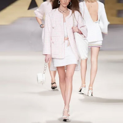 (Women) CHANEL SS22 White Sleeveless Tweed Dress for Women P72531-V64182-NH635 Lookbook (Women) CHANEL SS22 White Sleeveless Tweed Dress for Women P72531-V64182-NH635