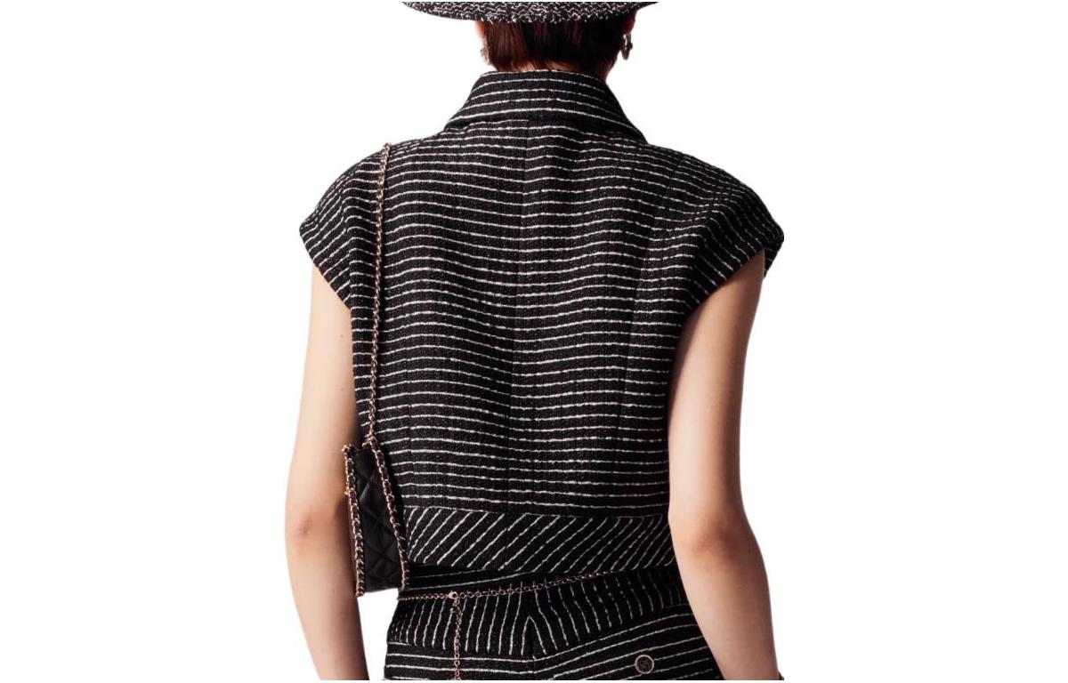 Lookbook (W) CHANEL SS23 Rompi Hitam Tweed Katun Kancing Depan. P74408-V65951-NM465