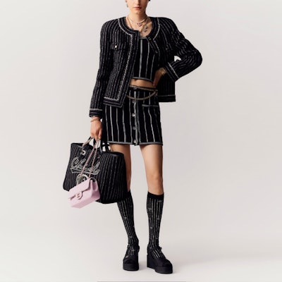 (W) 香奈兒 SS23 黑色條紋長袖外套 P74419-V65934-NM449 Lookbook (W) 香奈兒 SS23 黑色條紋長袖外套 P74419-V65934-NM449