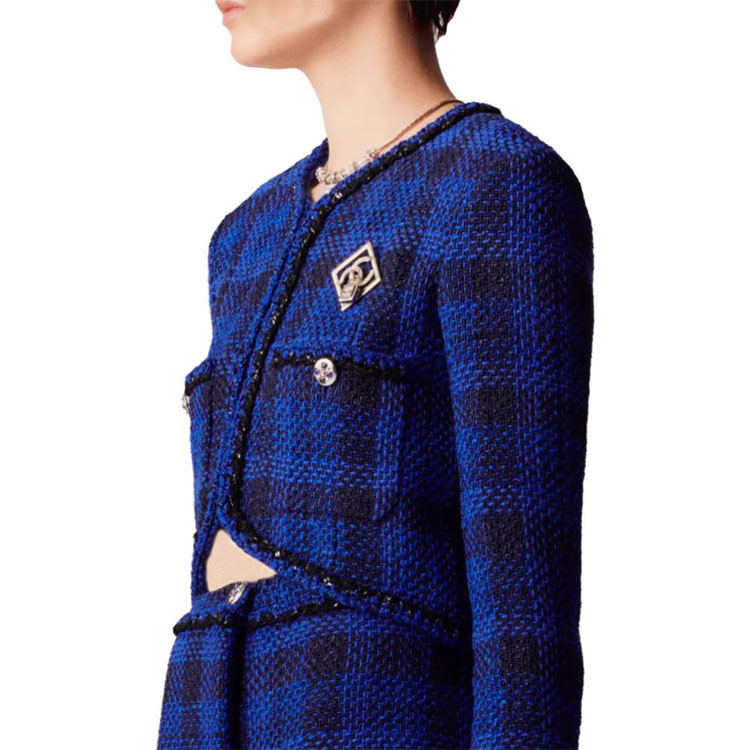 Lookbook (W) CHANEL SS23 Jaket Pendek Logo Kotak-kotak Biru. P74429-V65955-NM470