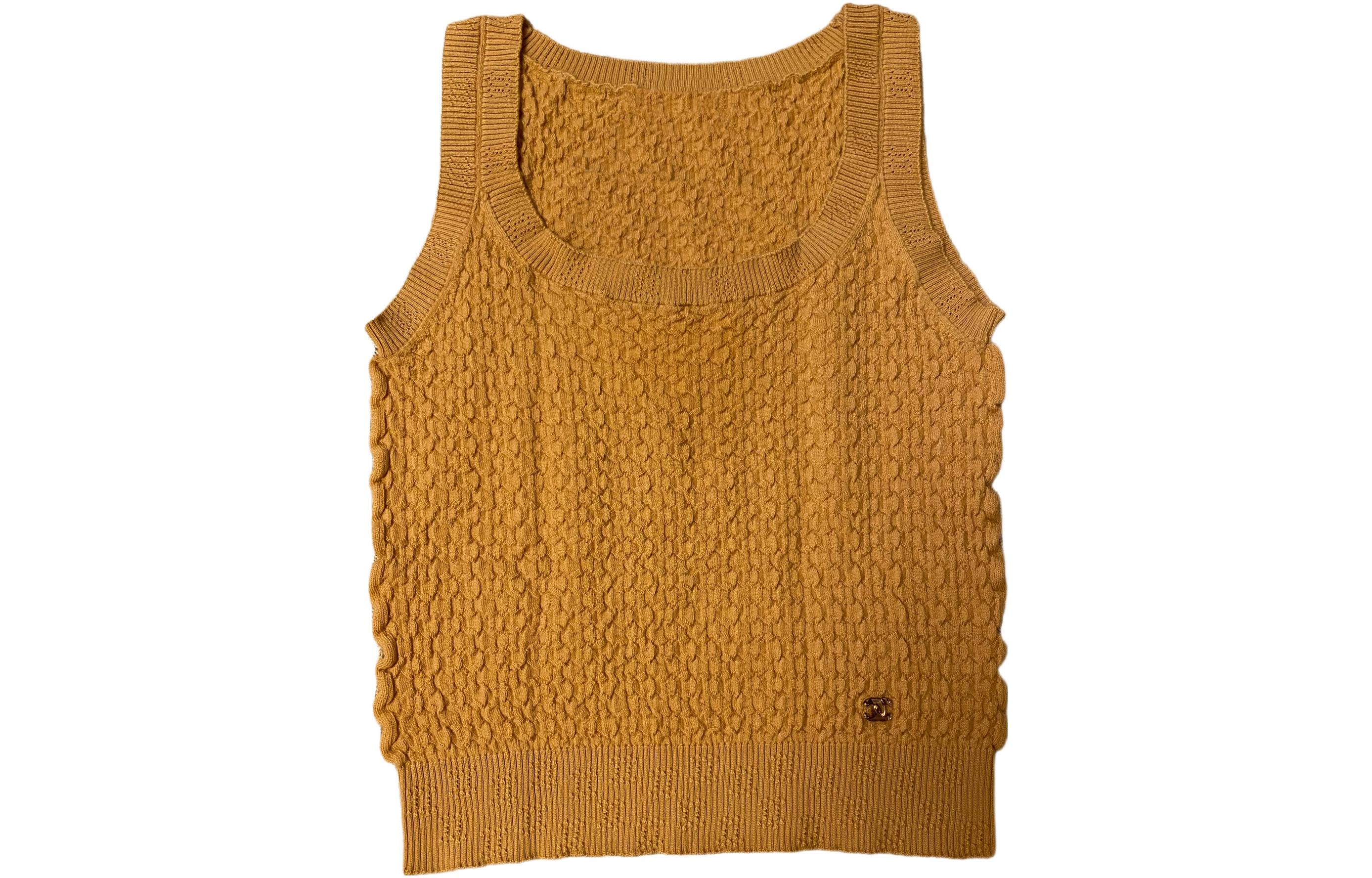 (Women) CHANEL SS23  Caramel Knitted Vest with Solid Floral Patterns. P75351-K10778-NO700