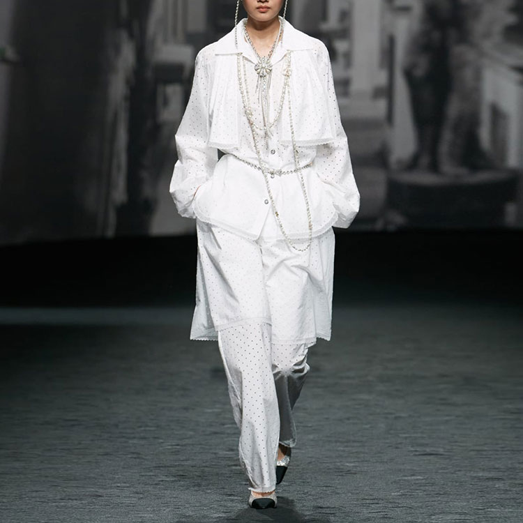 Shop (W) CHANEL SS23 Kemeja Putih Lengan Panjang Eyelet 23C Single-Breasted P74911-V37796-00100