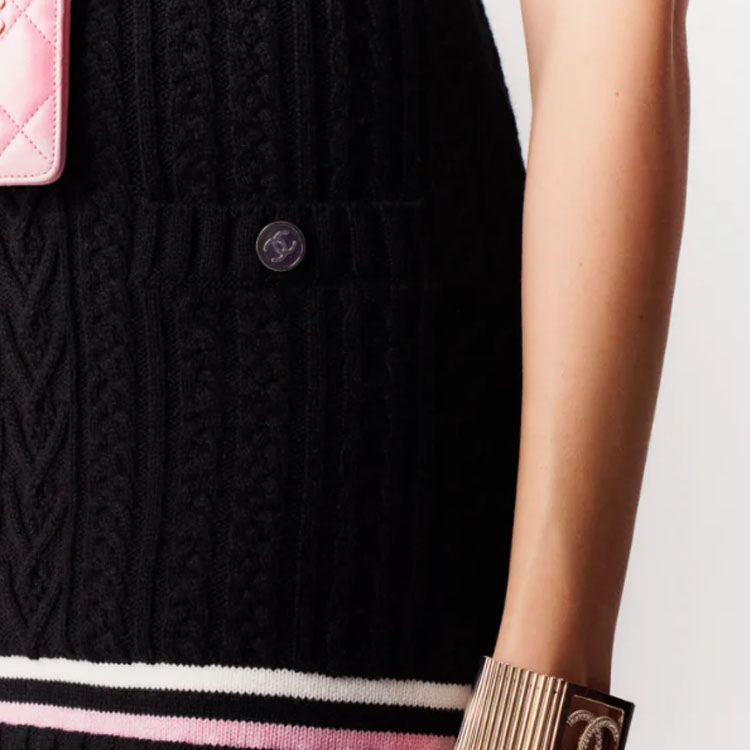 Details for (W) 香奈儿 SS23 黑色无袖针织连衣裙 带标志纽扣和口袋设计 女士 P74554-K10682-NN089