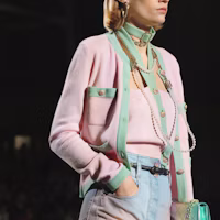 Lookbook (Women) CHANEL SS24 Casual Round Neck Cashmere Sweater Light Pink with Hanger P76463-K10983-NU526