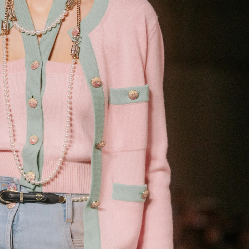 Shop (W) 香奈儿 SS24 圆领休闲羊绒毛衣 浅粉色 带衣架 P76463-K10983-NU526