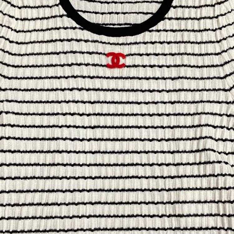 Shop (W) シャネル SS24 ホワイト ストライプロゴ刺繍ニット半袖トップス P76857-K11060-NV309