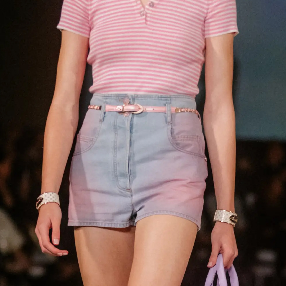 Shop (W) シャネル SS24 グラデーション ミッドライズ ストレートデニムショーツ レディース. P76403-V68290-NT299