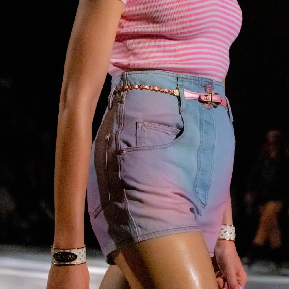 Purchase (W) シャネル SS24 グラデーション ミッドライズ ストレートデニムショーツ レディース. P76403-V68290-NT299