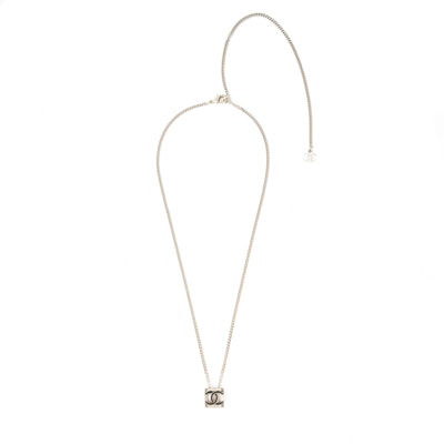 (Women) CHANEL Stylish Versatile Chain Necklace for Women - Gold/Black. AB9518B09514NK893 Lookbook (Women) CHANEL Stylish Versatile Chain Necklace for Women - Gold/Black. AB9518B09514NK893