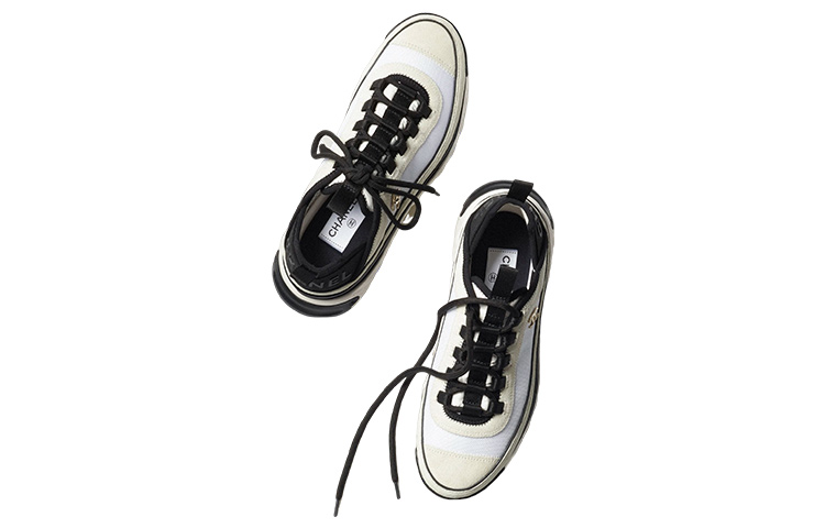 Lookbook (W) 샤넬 스웨이드 트레이너 화이트 블랙 G39070-Y56144-0Q241