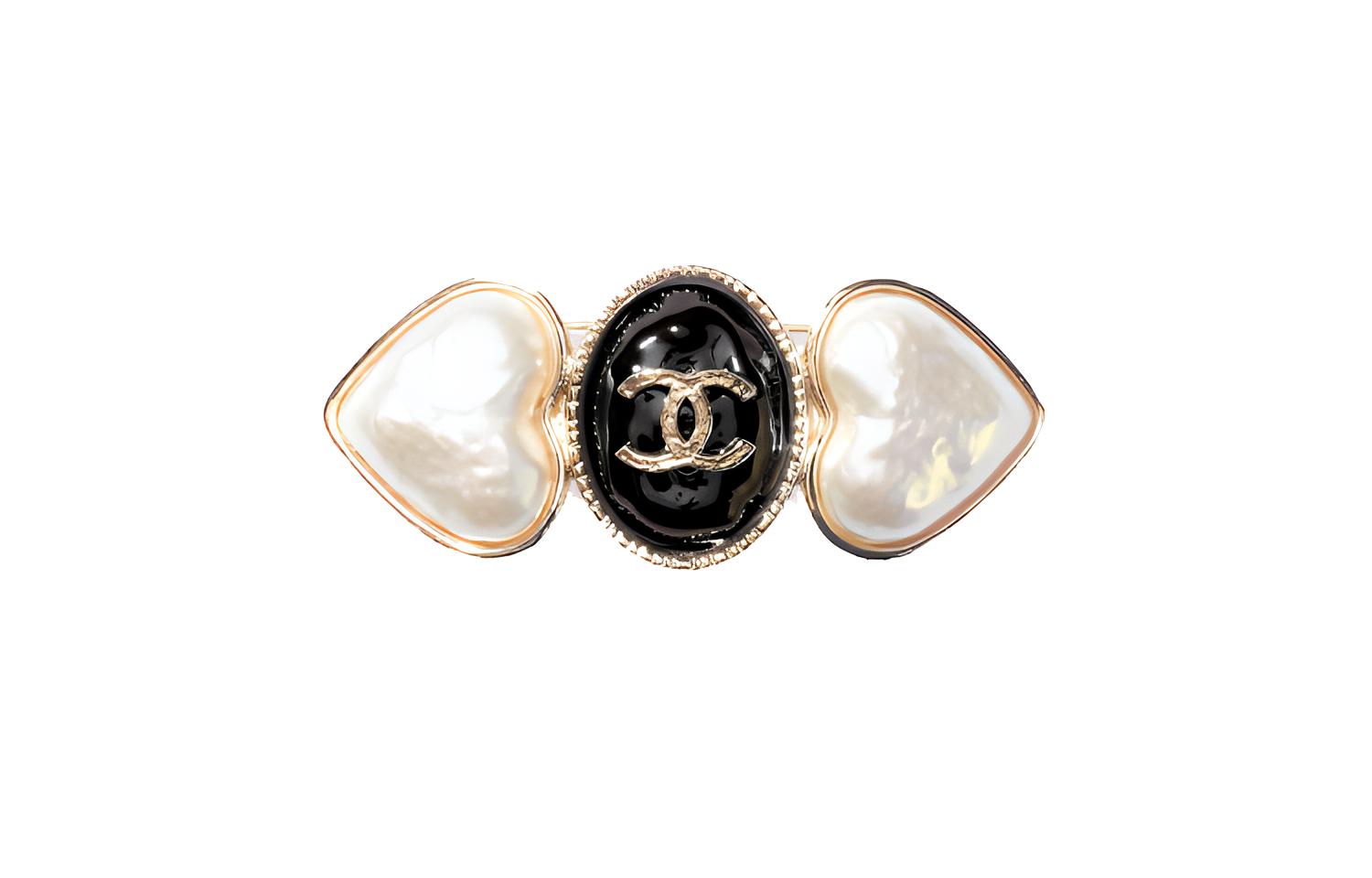 (Women) CHANEL White Floral Letter Logo Brooch Accessory. AB7505-B07266-NG293