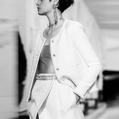 (W) 香奈兒白色絲質提花刺繡外套,長袖款,秋季限定版。 P71059-V62263-NC641 Lookbook (W) 香奈兒白色絲質提花刺繡外套,長袖款,秋季限定版。 P71059-V62263-NC641