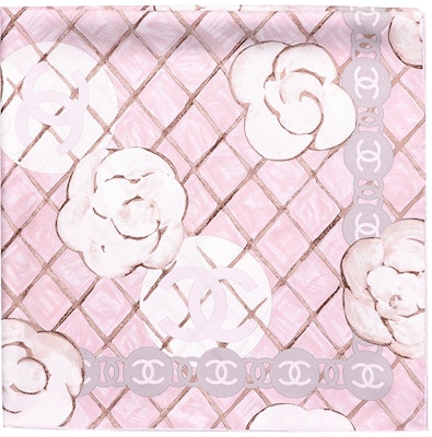 (W) シャネル レディース カメリア スカーフ ライトピンク A39577-X10321-61664 Lookbook (W) シャネル レディース カメリア スカーフ ライトピンク A39577-X10321-61664
