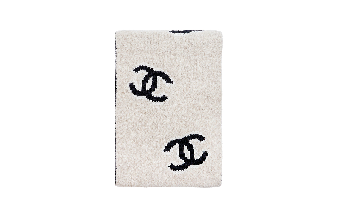 (Women) CHANEL Women’s Double-Sided Logo Cashmere Silk Scarf - Stylish & Versatile AA8451-B08891-NJ731 圖 4