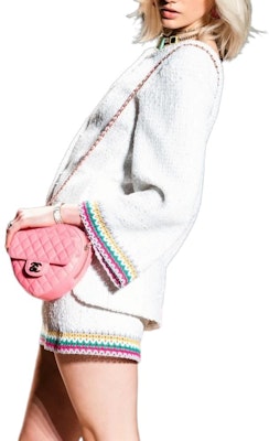 (Women) CHANEL Women White Sequin Button Round-Neck Tweed Jacket SS22 P72556-V64262-00100 Buy (Women) CHANEL Women White Sequin Button Round-Neck Tweed Jacket SS22 P72556-V64262-00100