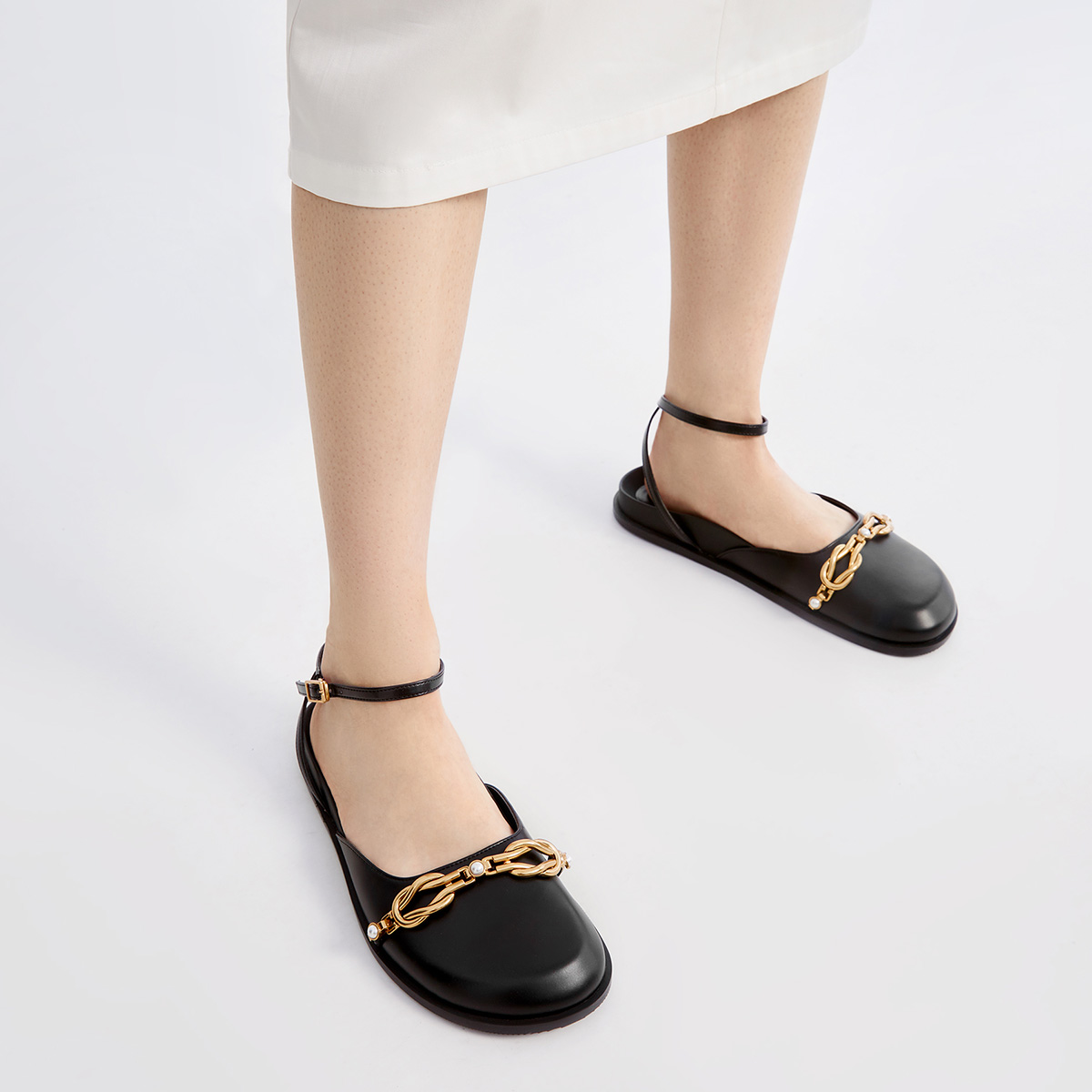 Shop (W) CHARLES & KEITH 체인 로퍼 샌들 (메탈릭) CK1-71680049