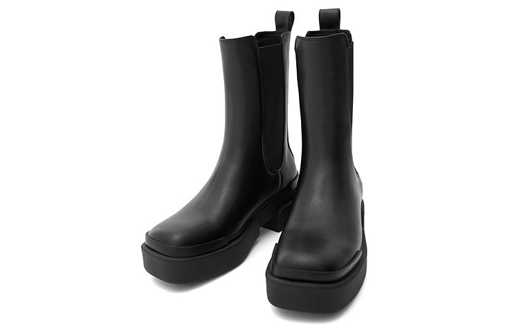 Shop CHARLES＆KEITH 女款黑色斜方头厚底切爾西靴
