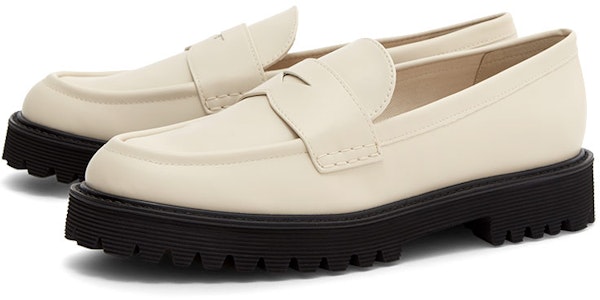 (W) CHARLES & KEITH Loafer Wanita 'Putih Bedak Nyaman' CK1-71720030_CHALK Lookbook (W) CHARLES & KEITH Loafer Wanita 'Putih Bedak Nyaman' CK1-71720030_CHALK