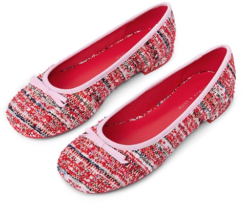 (W) CHARLES & KEITH Sepatu Low Heels Merah PU dengan Dekorasi Pita. CK1-70900352-A_RED Lookbook (W) CHARLES & KEITH Sepatu Low Heels Merah PU dengan Dekorasi Pita. CK1-70900352-A_RED
