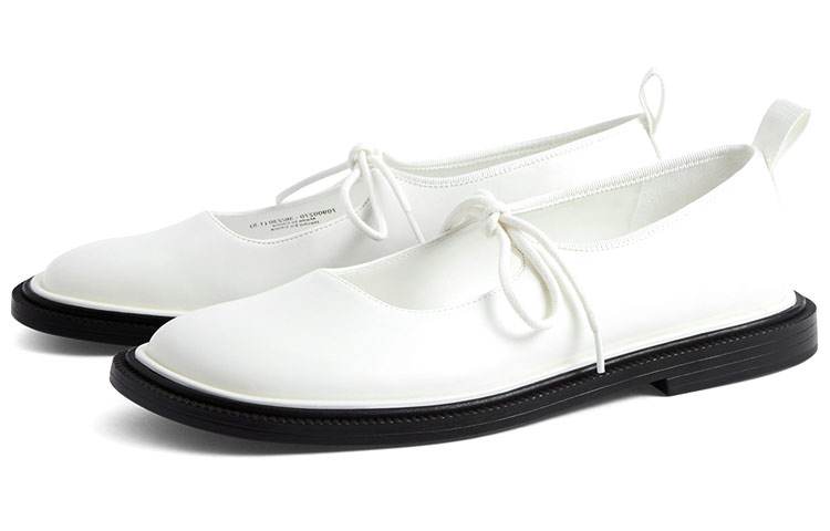 Lookbook CHARLES&KEITH PU簡潔休閒圓頭瑪麗珍平底鞋 女款 白色