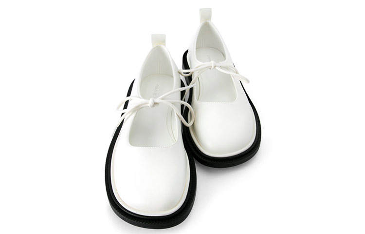 Shop CHARLES&KEITH PU簡潔休閒圓頭瑪麗珍平底鞋 女款 白色