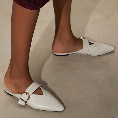 CHARLES&KEITH V-Cut 搭扣尖頭平底鞋 女款 白色 Shop CHARLES&KEITH V-Cut 搭扣尖頭平底鞋 女款 白色