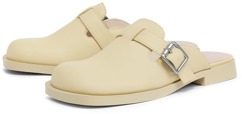 (W) CHARLES & KEITH Sandal Tumit Blok 'Buckle Metalik Kuning' CK1-70280025_YELLOW Order (W) CHARLES & KEITH Sandal Tumit Blok 'Buckle Metalik Kuning' CK1-70280025_YELLOW