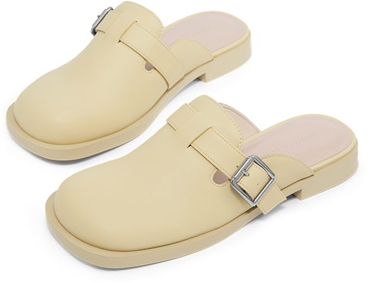 (W) CHARLES & KEITH Sandal Tumit Blok 'Buckle Metalik Kuning' CK1-70280025_YELLOW Lookbook (W) CHARLES & KEITH Sandal Tumit Blok 'Buckle Metalik Kuning' CK1-70280025_YELLOW
