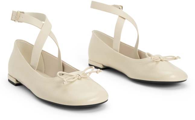 CHARLES&KEITH 蝴蝶結系腕綁帶 休閒單鞋 1.2公分 女款 Lookbook CHARLES&KEITH 蝴蝶結系腕綁帶 休閒單鞋 1.2公分 女款