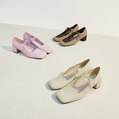 (W) CHARLES & KEITH リボンパッチワークローヒール (ピンク/白) CK1-60361366_CHALK Shop (W) CHARLES & KEITH リボンパッチワークローヒール (ピンク/白) CK1-60361366_CHALK