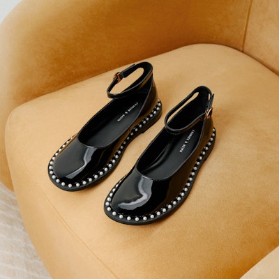 CHARLES&KEITH 珍珠裝飾腕帶低跟單鞋 女款 黑色 Purchase CHARLES&KEITH 珍珠裝飾腕帶低跟單鞋 女款 黑色