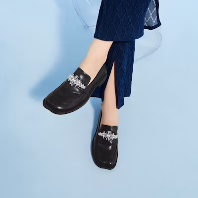 (W) CHARLES & KEITH Mules Kulit Berlian Transparan dan Heel Tebal 'Hias Bunga' CK1-70580175 Shop (W) CHARLES & KEITH Mules Kulit Berlian Transparan dan Heel Tebal 'Hias Bunga' CK1-70580175