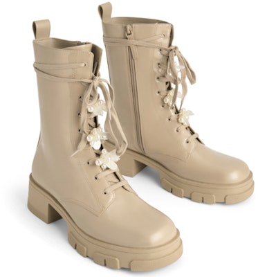 (W) CHARLES & KEITH Boots Kulit Laki-laki Sol Tebal 'Slim Martin' CK1-90920110 Sizing (W) CHARLES & KEITH Boots Kulit Laki-laki Sol Tebal 'Slim Martin' CK1-90920110