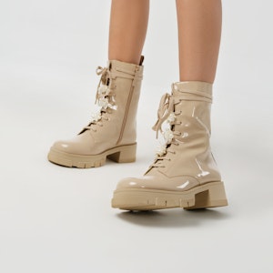 (W) Charles & Keith But Chunky Kulit Patent 'Slim Martin' CK1-90920110 Cheap (W) Charles & Keith But Chunky Kulit Patent 'Slim Martin' CK1-90920110