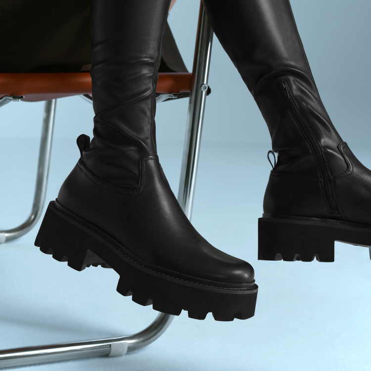 Shop CHARLES&KEITH 厚底帥氣拉鍊 瘦瘦高筒靴 女款 黑色