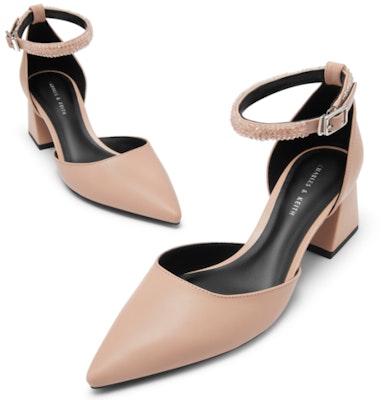 CHARLES&KEITH PU 時尚手環尖頭 粗跟 高筒鞋 5.5cm 女款 Lookbook CHARLES&KEITH PU 時尚手環尖頭 粗跟 高筒鞋 5.5cm 女款