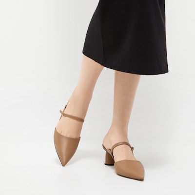 (W) CHARLES & KEITH PU 'Mules Tumit Rendah Berhujung Tajam Tali Buku Camel' CK1-60580224_CAMEL Purchase (W) CHARLES & KEITH PU 'Mules Tumit Rendah Berhujung Tajam Tali Buku Camel' CK1-60580224_CAMEL