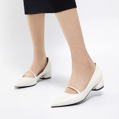 CHARLES&KEITH PU一字帶飾尖頭中低跟鞋 3.5cm 女款 白色 Purchase CHARLES&KEITH PU一字帶飾尖頭中低跟鞋 3.5cm 女款 白色